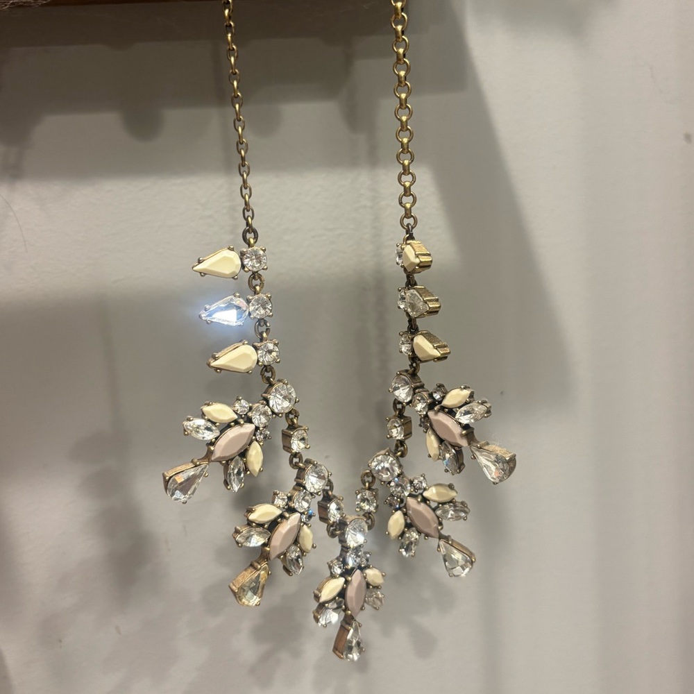 Elegant Gold and Cream Necklace